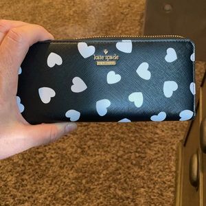 Kate Spade black & white heart themed Wallet- EUC